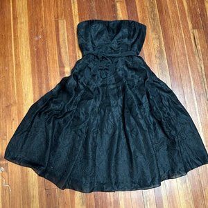 Gorgeous Embroidered Vintage Black Silk Kay Unger dress Sz 6